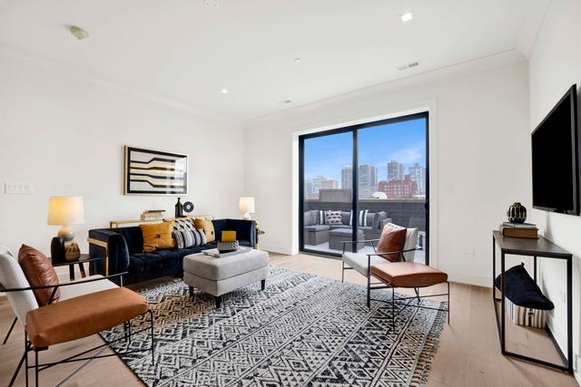 5630 N Broadway Street 4E, Chicago, IL 60660