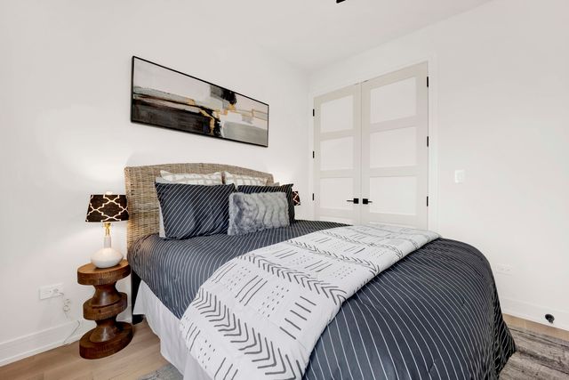 5630 N Broadway Street 4E, Chicago, IL 60660