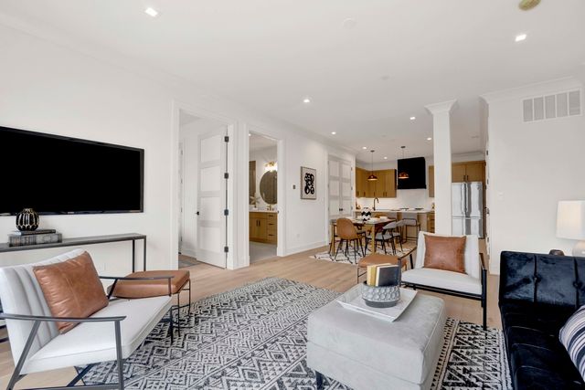 5630 N Broadway Street 4E, Chicago, IL 60660