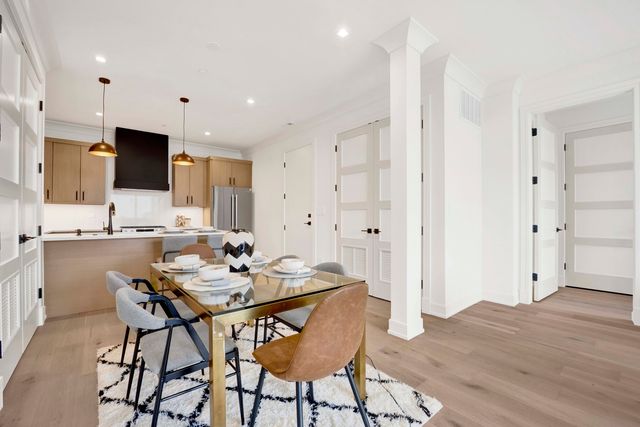 5630 N Broadway Street 4E, Chicago, IL 60660