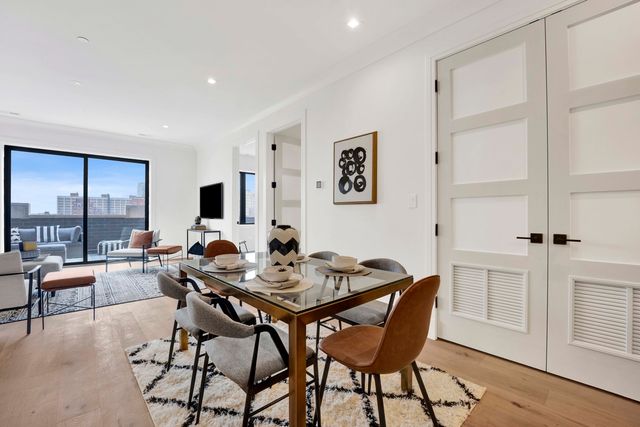 5630 N Broadway Street 4E, Chicago, IL 60660