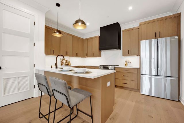 5630 N Broadway Street 4E, Chicago, IL 60660