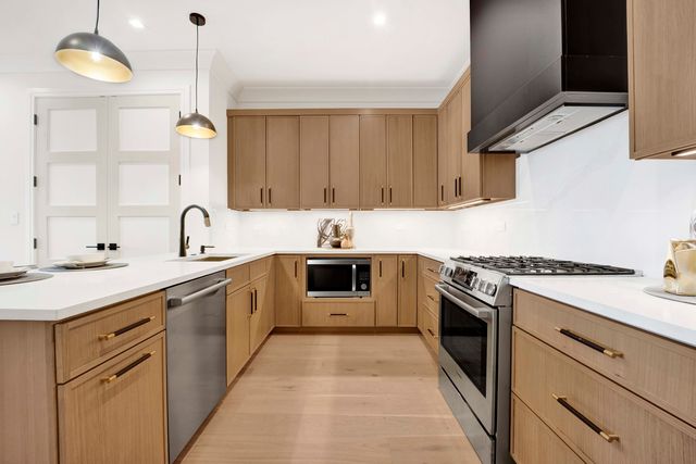 5630 N Broadway Street 4E, Chicago, IL 60660