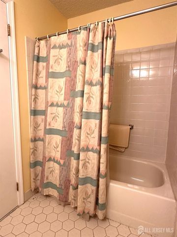 262 Wycoff Way, East Brunswick, NJ 08816