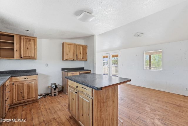 6811 N Guthrie Road, Tucson, AZ 85743