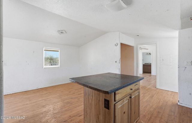 6811 N Guthrie Road, Tucson, AZ 85743