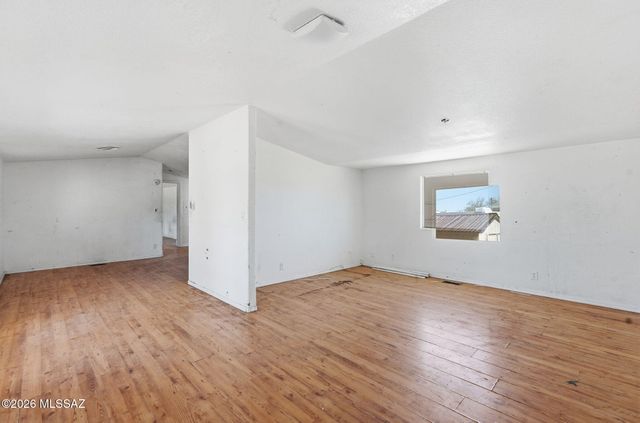 6811 N Guthrie Road, Tucson, AZ 85743