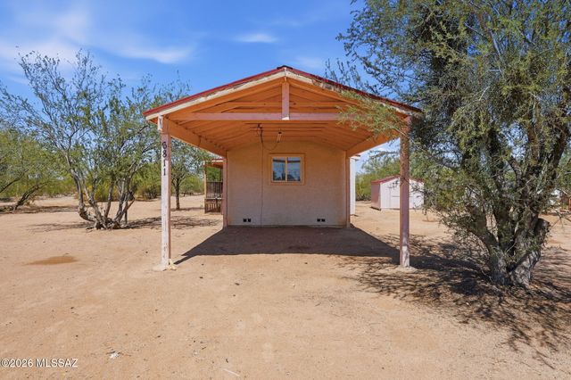 6811 N Guthrie Road, Tucson, AZ 85743