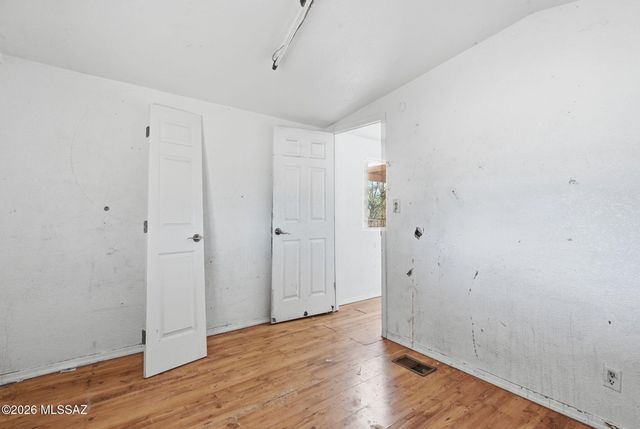 6811 N Guthrie Road, Tucson, AZ 85743
