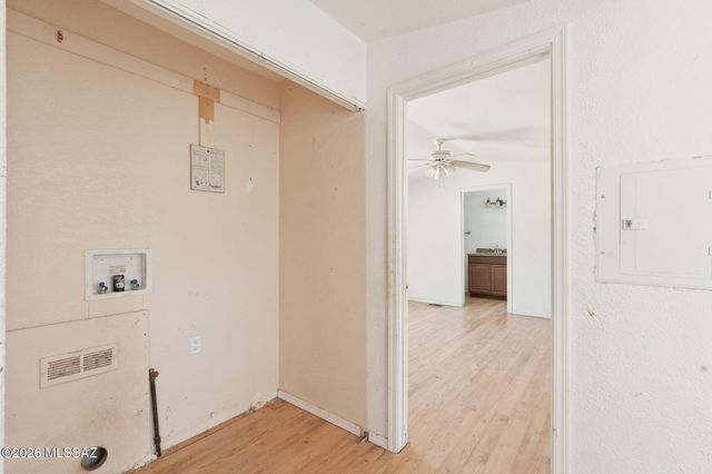 6811 N Guthrie Road, Tucson, AZ 85743