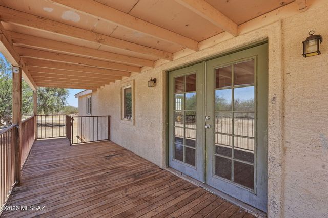 6811 N Guthrie Road, Tucson, AZ 85743