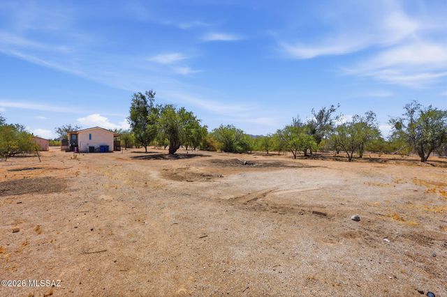 6811 N Guthrie Road, Tucson, AZ 85743