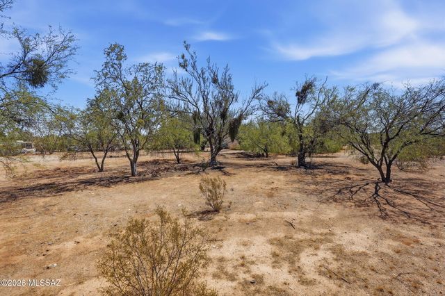 6811 N Guthrie Road, Tucson, AZ 85743