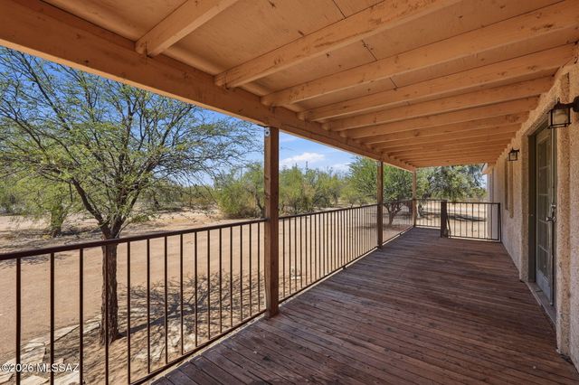 6811 N Guthrie Road, Tucson, AZ 85743
