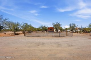 6811 N Guthrie Road, Tucson, AZ 85743