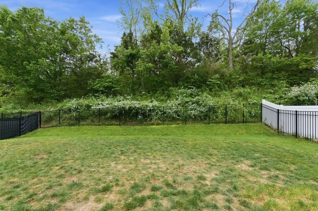 599 Ballard Dr, White House, TN 37188