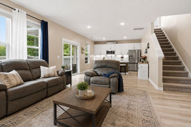 599 Ballard Dr, White House, TN 37188