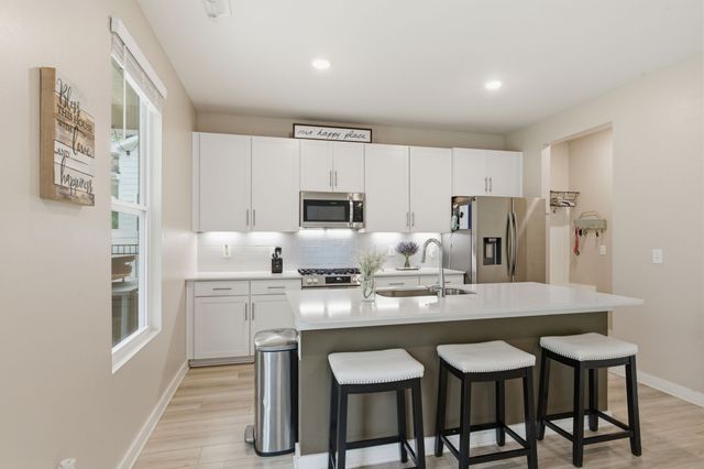 599 Ballard Dr, White House, TN 37188