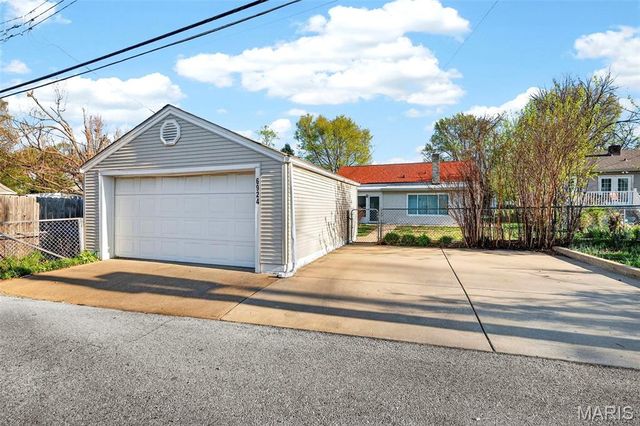 6924 Bancroft Avenue, St Louis, MO 63109