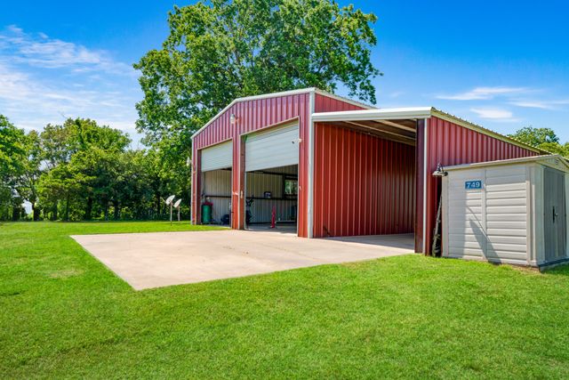 101 S County Road 35810, Arthur City, TX 75411