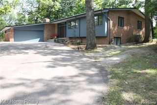 1327 LONE PINE Road, Bloomfield Charter Township, MI 48302