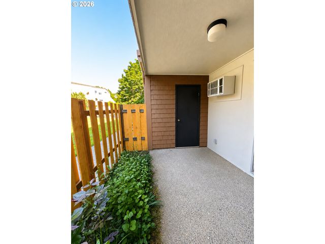 29 OSWEGO Smt, Lake Oswego, OR 97035
