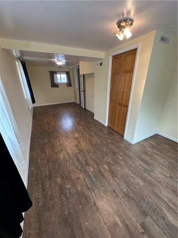 215 W 8th Street, Maryville, MO 64468