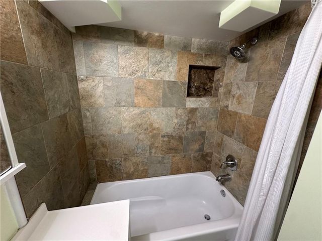 215 W 8th Street, Maryville, MO 64468