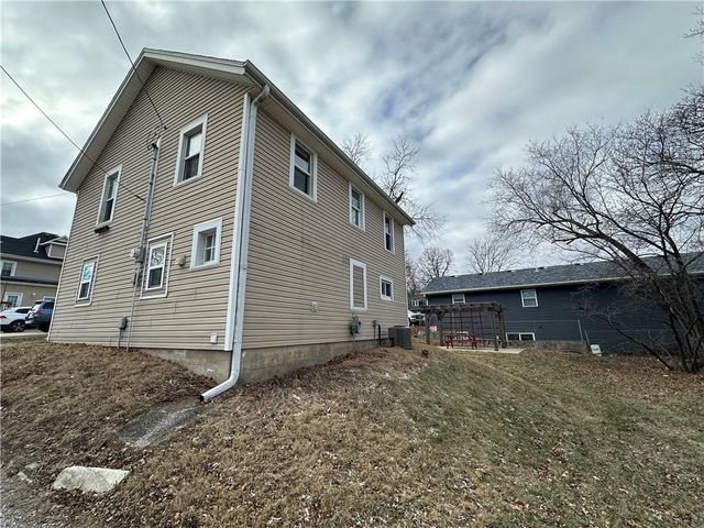 215 W 8th Street, Maryville, MO 64468