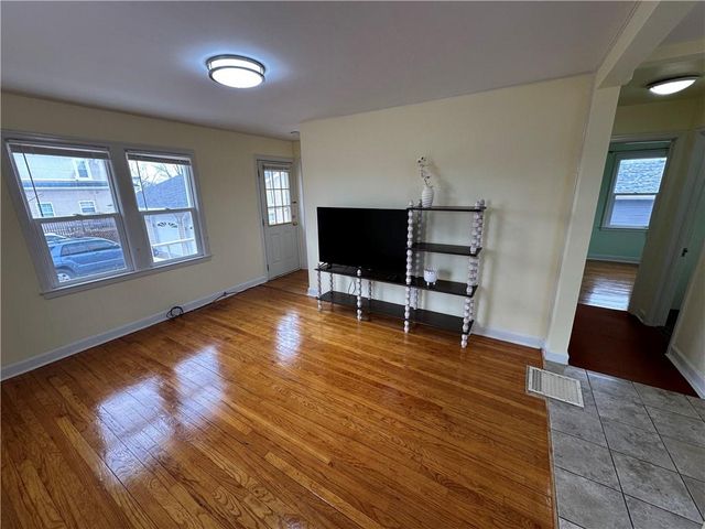 215 W 8th Street, Maryville, MO 64468