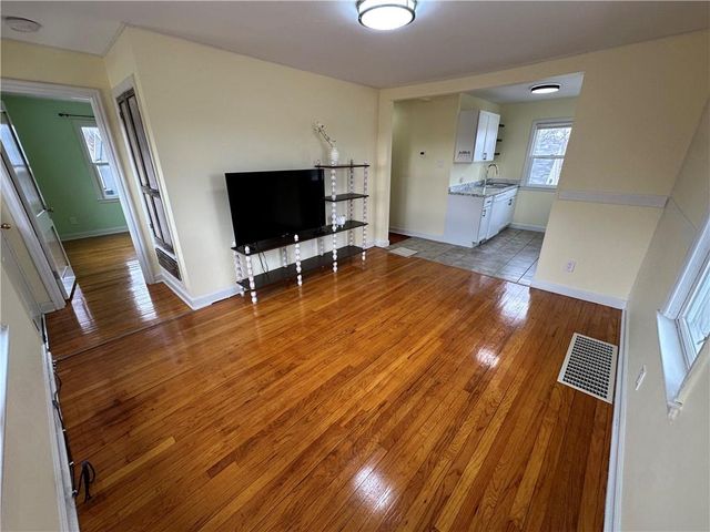 215 W 8th Street, Maryville, MO 64468