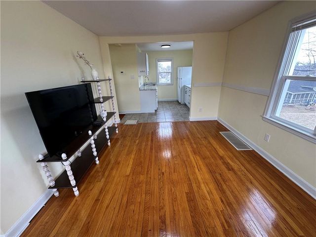 215 W 8th Street, Maryville, MO 64468