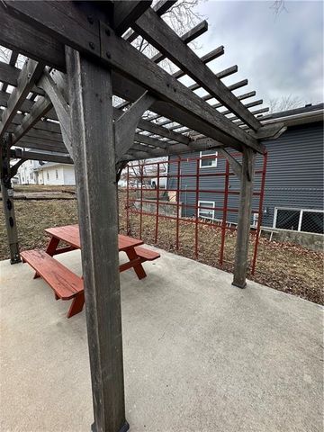 215 W 8th Street, Maryville, MO 64468