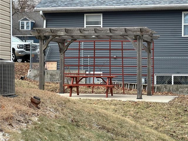 215 W 8th Street, Maryville, MO 64468