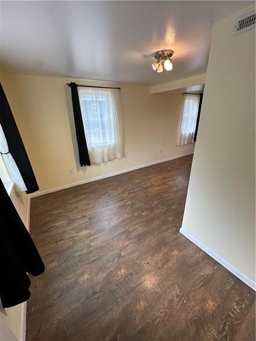 215 W 8th Street, Maryville, MO 64468