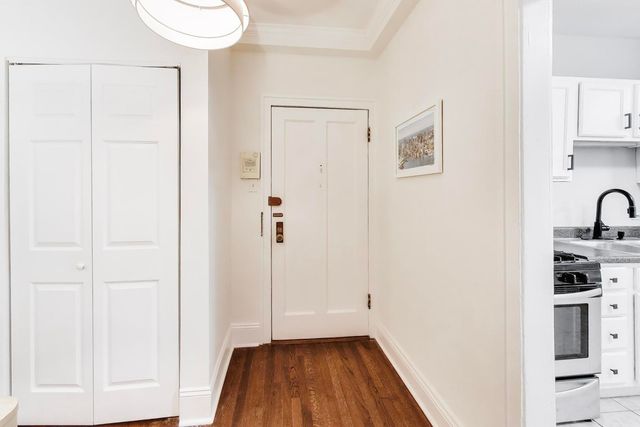 640 W Waveland Avenue 2F, Chicago, IL 60613