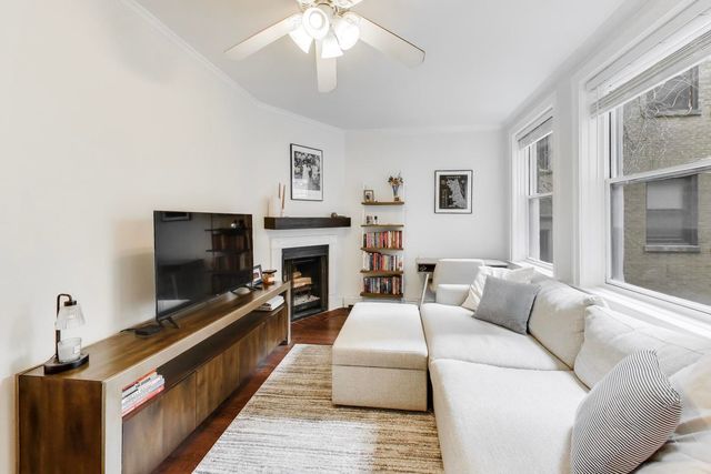 640 W Waveland Avenue 2F, Chicago, IL 60613