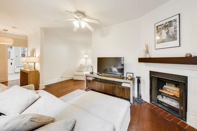 640 W Waveland Avenue 2F, Chicago, IL 60613