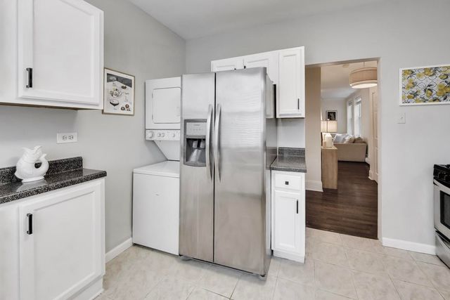 640 W Waveland Avenue 2F, Chicago, IL 60613