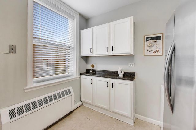 640 W Waveland Avenue 2F, Chicago, IL 60613