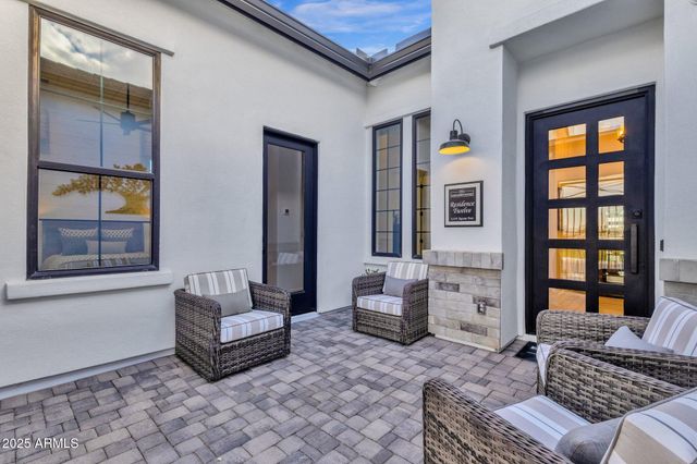 1075 E GLENEAGLE Drive, Chandler, AZ 85249