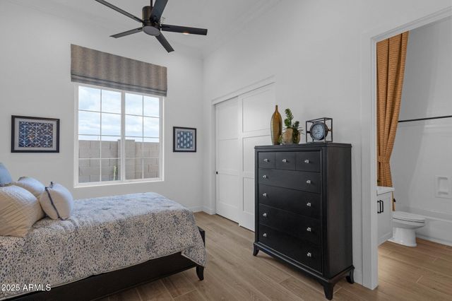 1075 E GLENEAGLE Drive, Chandler, AZ 85249