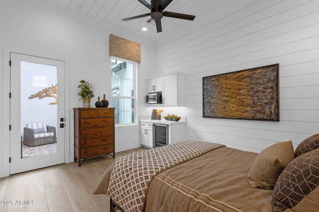 1075 E GLENEAGLE Drive, Chandler, AZ 85249