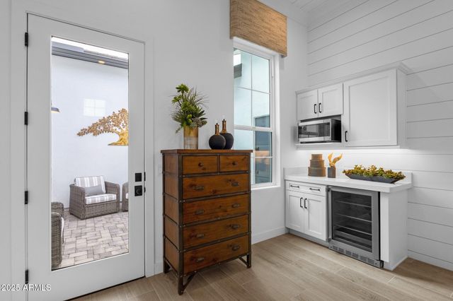 1075 E GLENEAGLE Drive, Chandler, AZ 85249