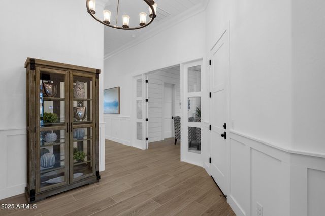 1075 E GLENEAGLE Drive, Chandler, AZ 85249