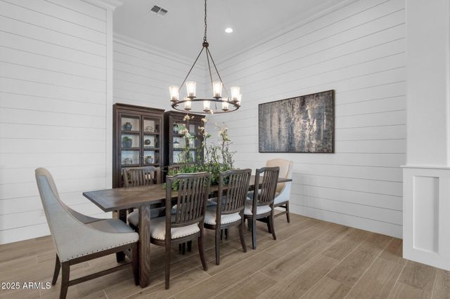 1075 E GLENEAGLE Drive, Chandler, AZ 85249