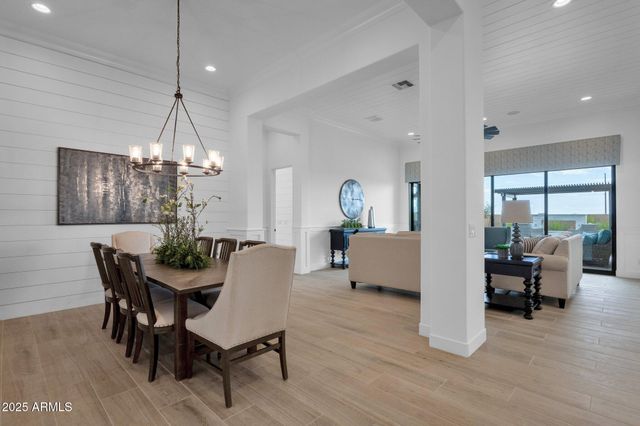 1075 E GLENEAGLE Drive, Chandler, AZ 85249