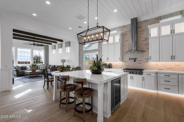 1075 E GLENEAGLE Drive, Chandler, AZ 85249