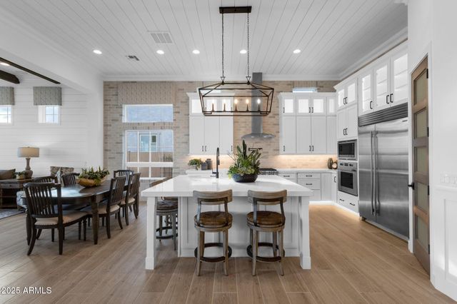 1075 E GLENEAGLE Drive, Chandler, AZ 85249