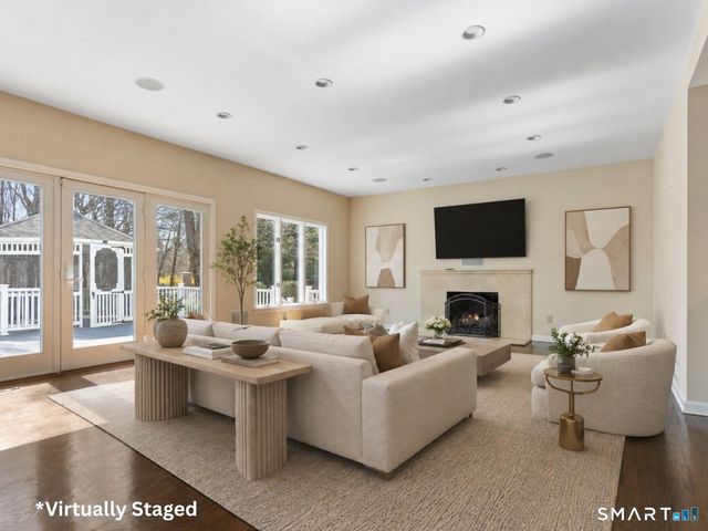 1 Mountaincrest Drive, Cheshire, CT 06410